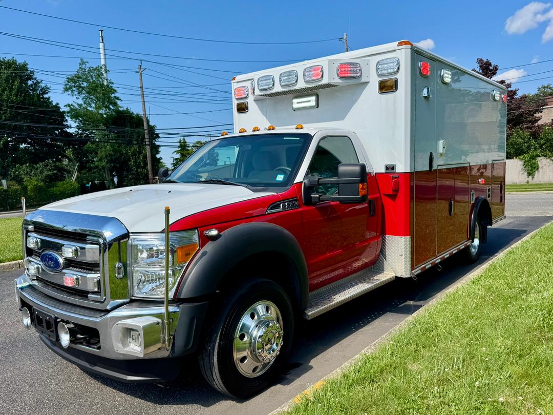 2014 Wheeled Coach Ford 4X4 F-550 Ambulance (Includes Stryker Stretcher)