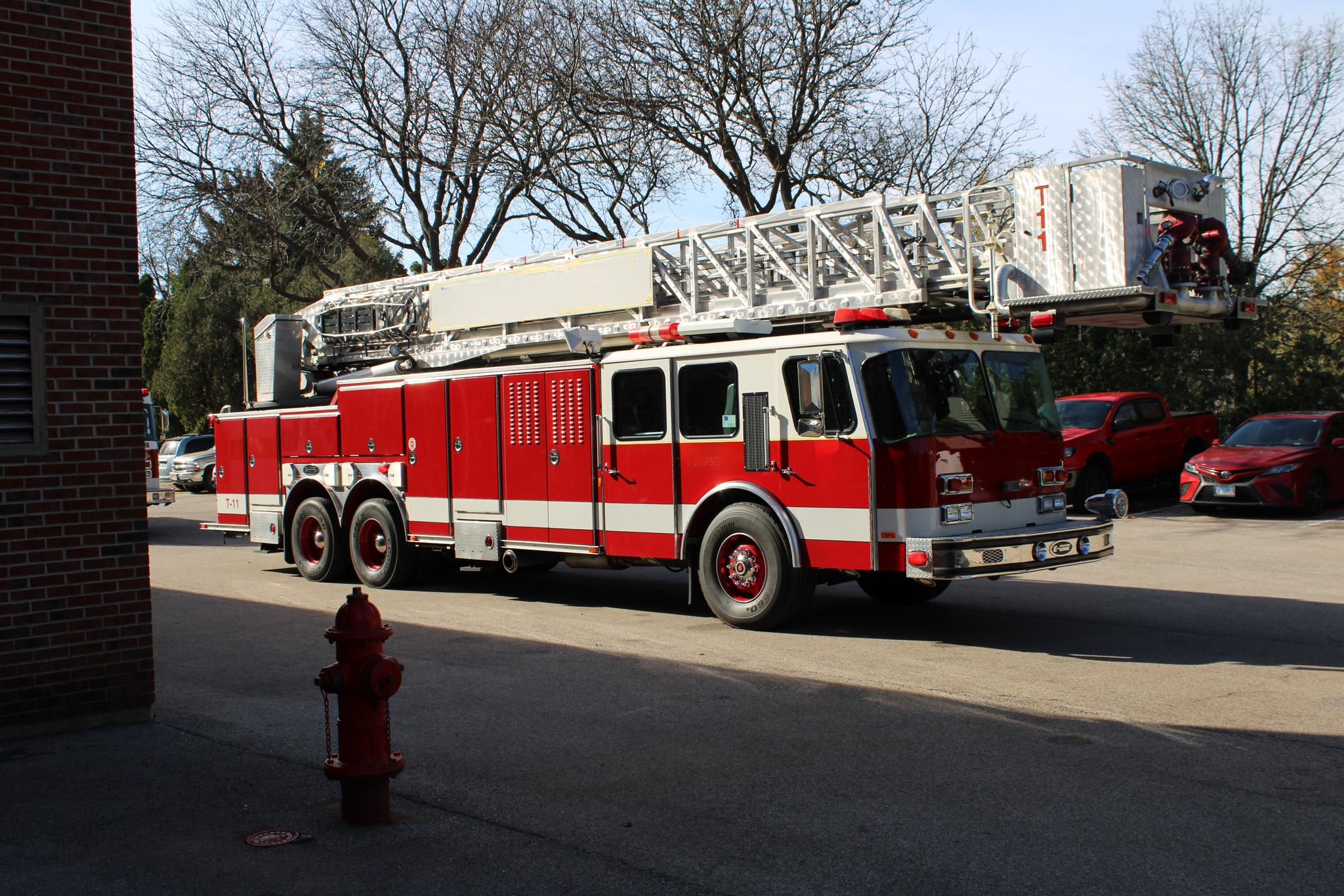 1997 E-One Hurricane 95 Ft Tower  - image 2
