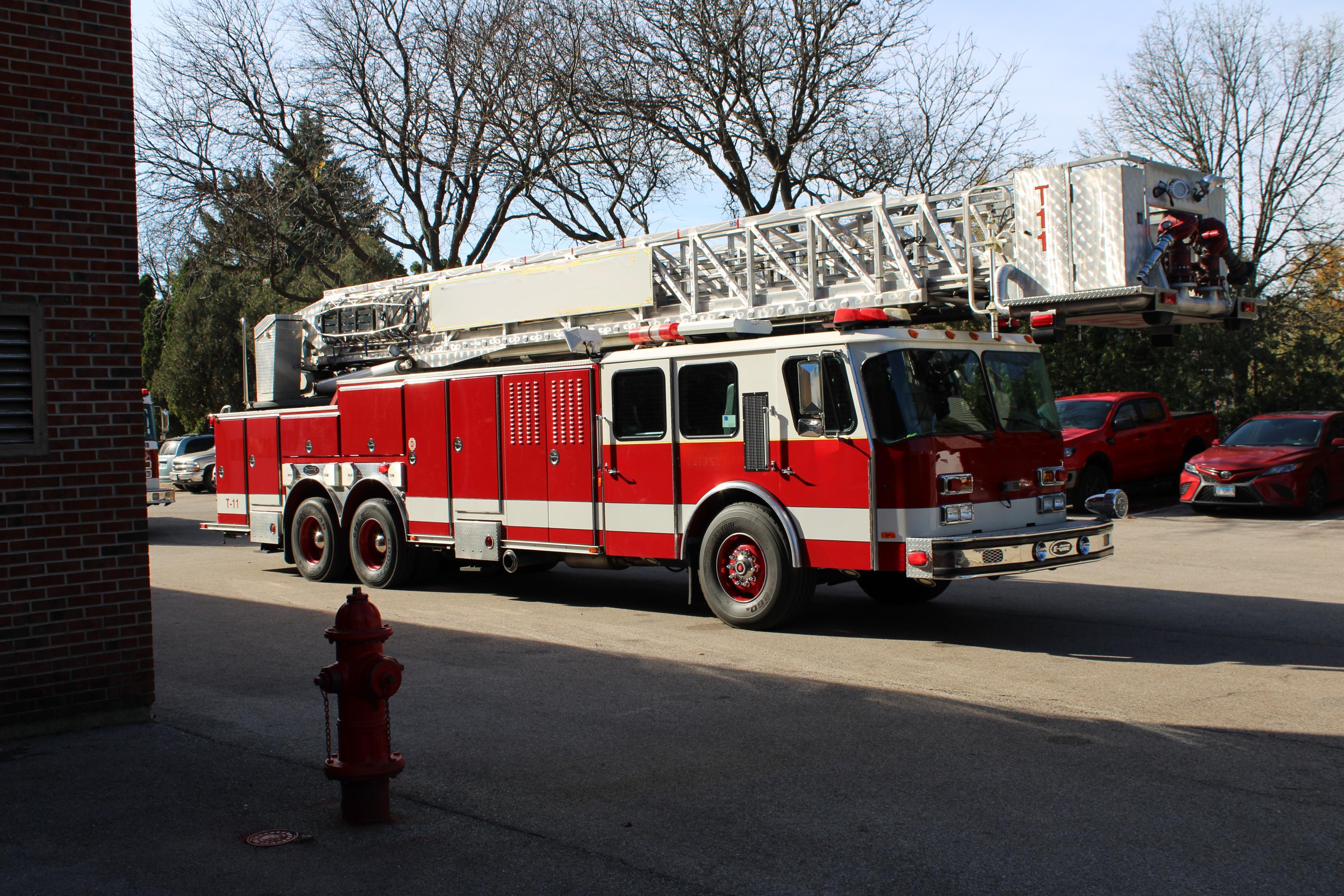 1997 E-One Hurricane 95 Ft Tower  - image 2