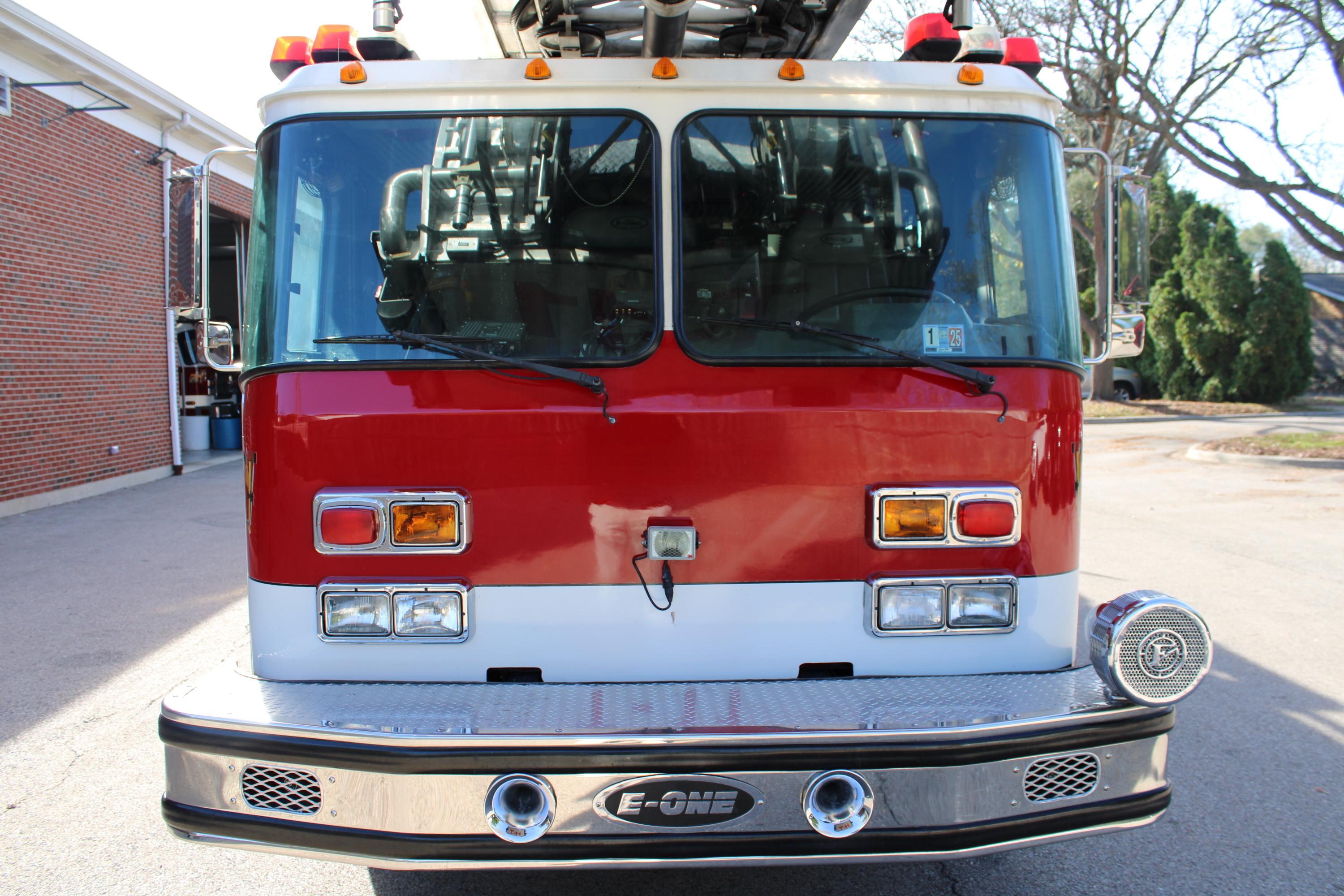 1997 E-One Hurricane 95 Ft Tower  - image 3