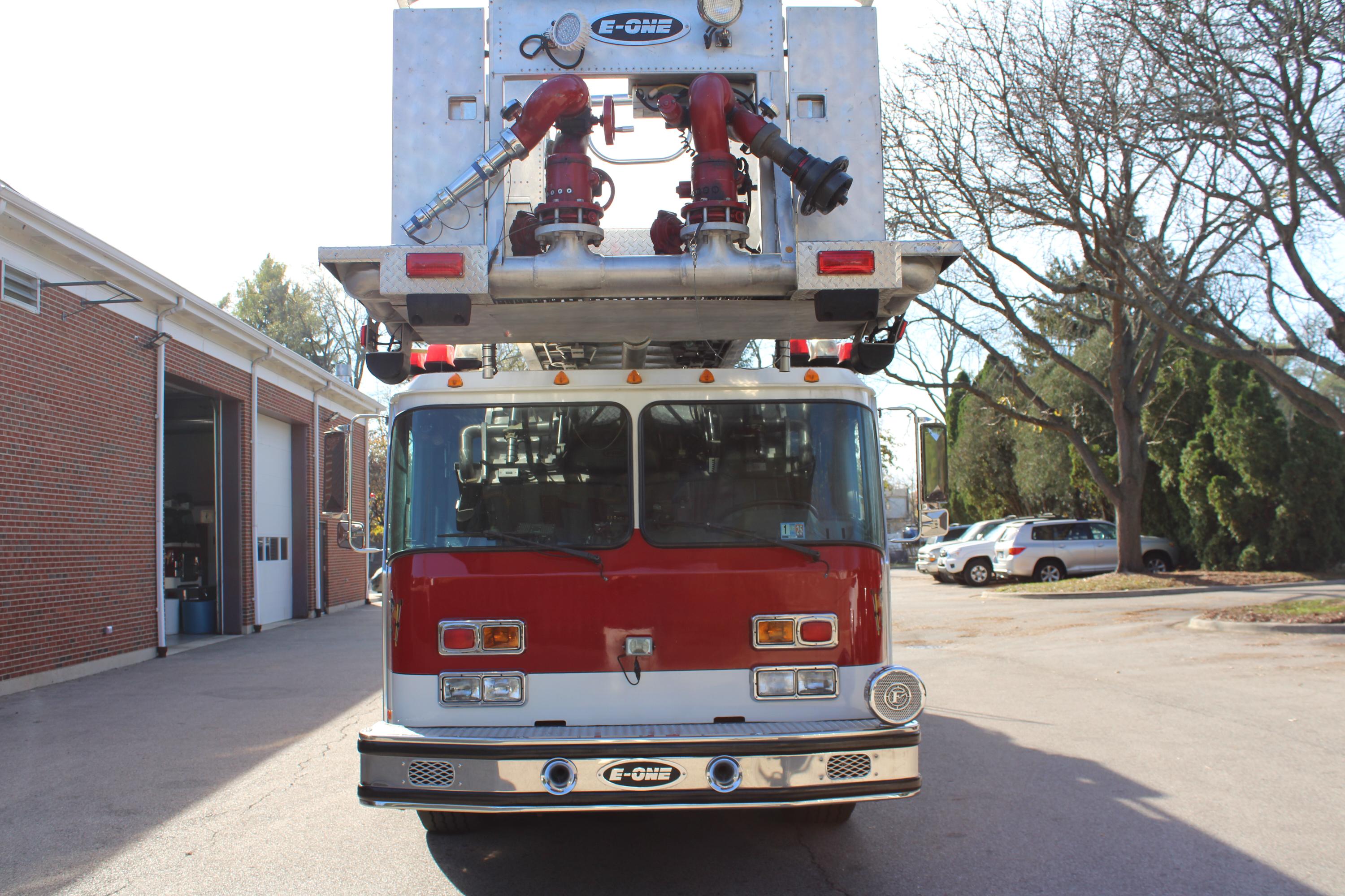 1997 E-One Hurricane 95 Ft Tower  - image 4
