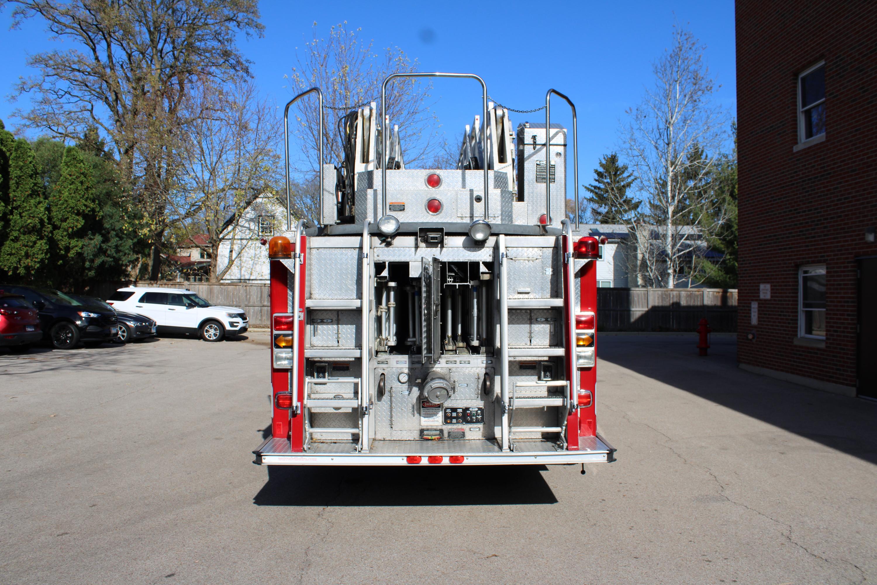 1997 E-One Hurricane 95 Ft Tower  - image 6