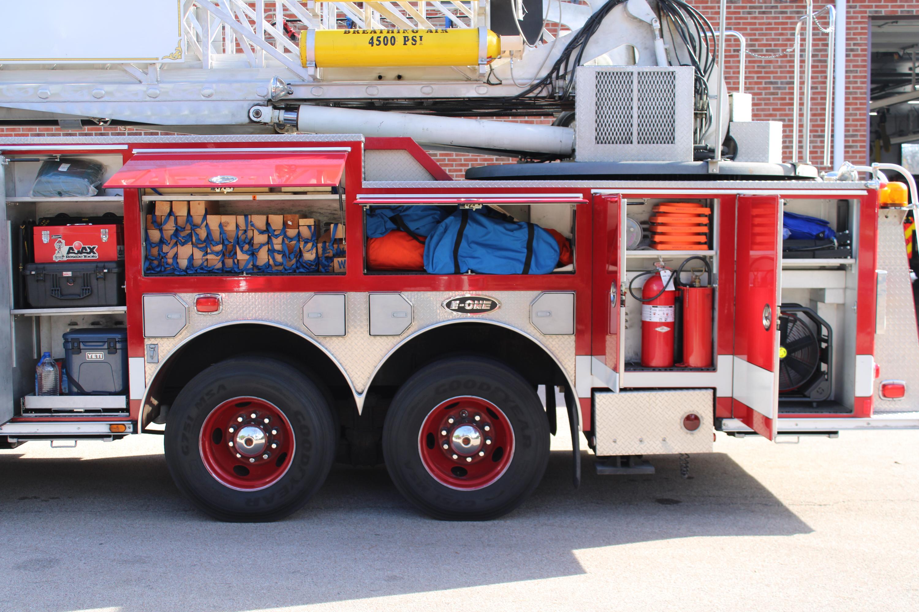 1997 E-One Hurricane 95 Ft Tower  - image 13