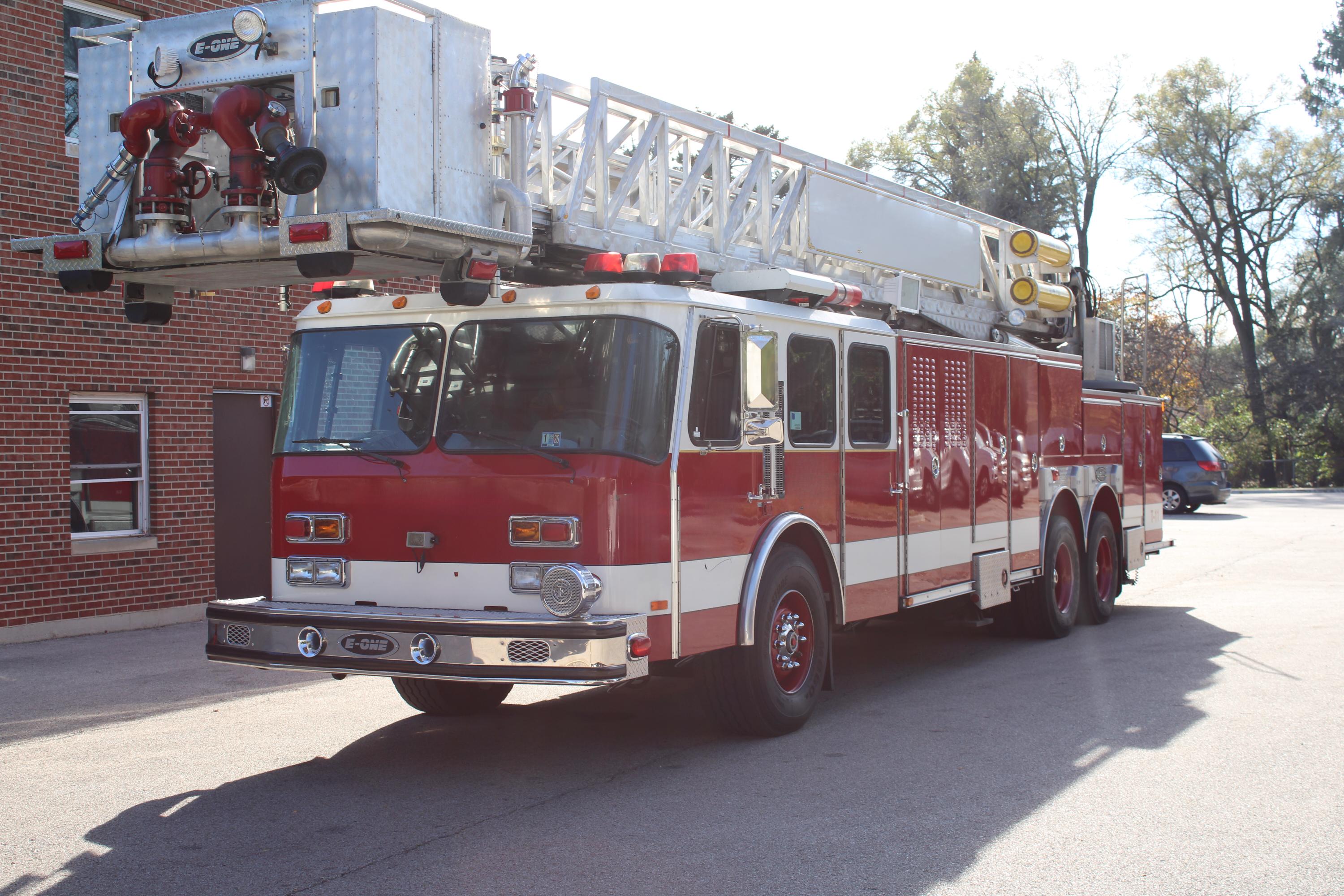 1997 E-One Hurricane 95 Ft Tower  - image 1