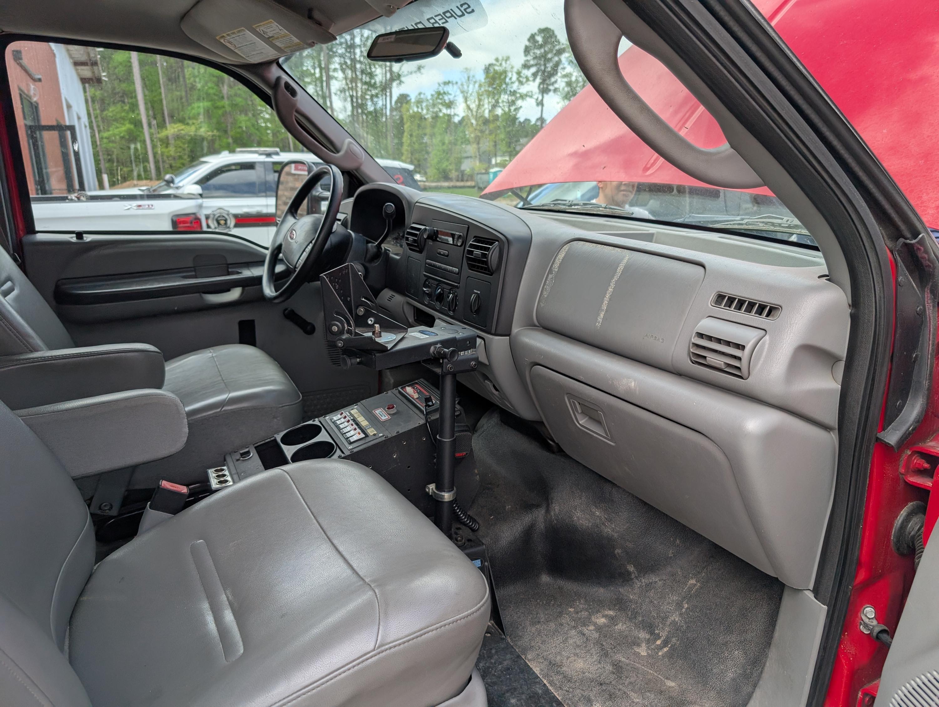 2005 Ford F550 rescue/brush unit - image 8
