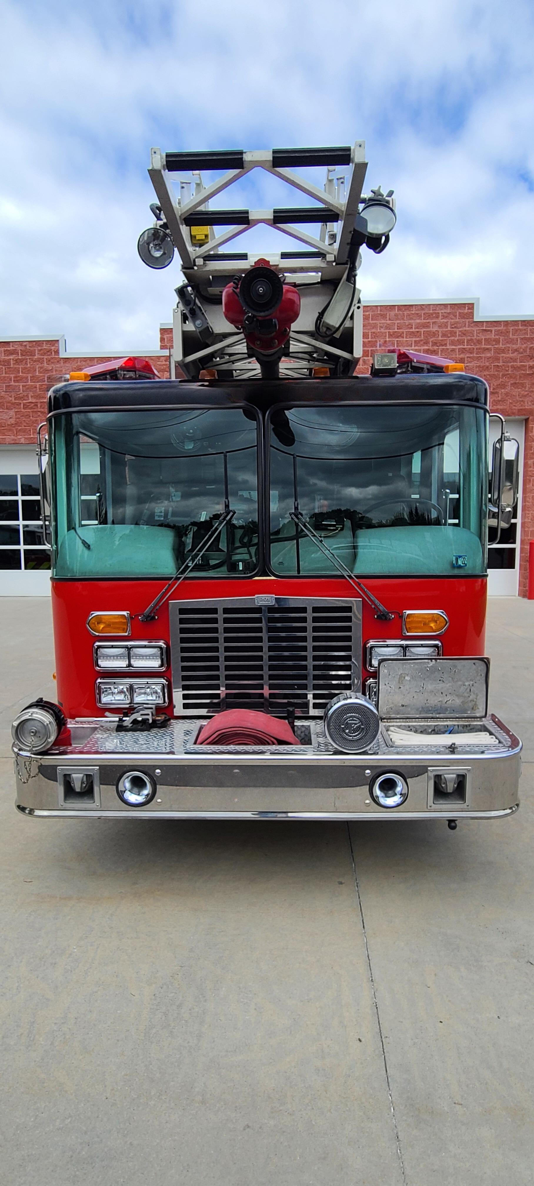 1997 HME 75' Quint - image 3
