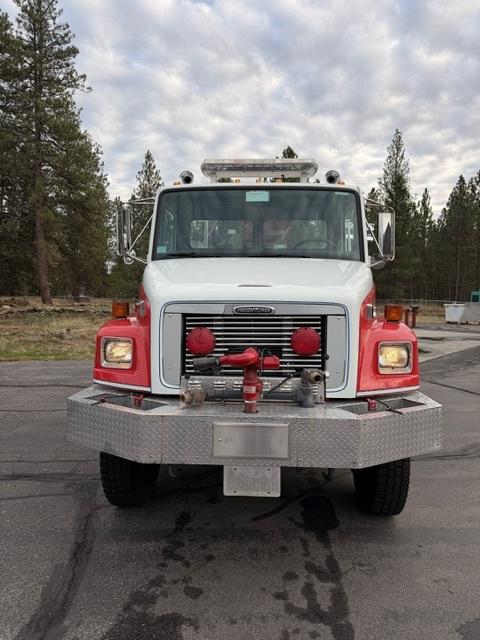 1996 Freightliner FL70 Attack 4x4 Wildland Unit - image 2