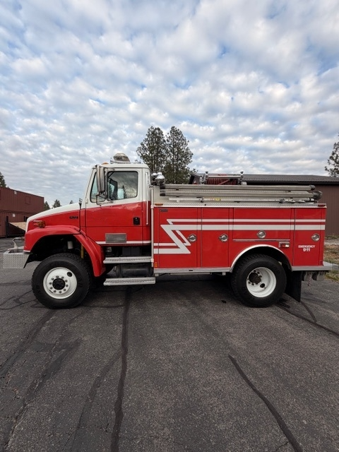 1996 Freightliner FL70 Attack 4x4 Wildland Unit - image 1