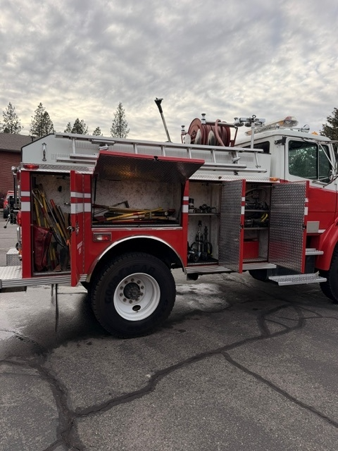 1996 Freightliner FL70 Attack 4x4 Wildland Unit - image 5