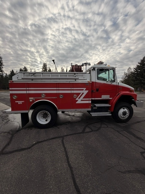 1996 Freightliner FL70 Attack 4x4 Wildland Unit - image 3