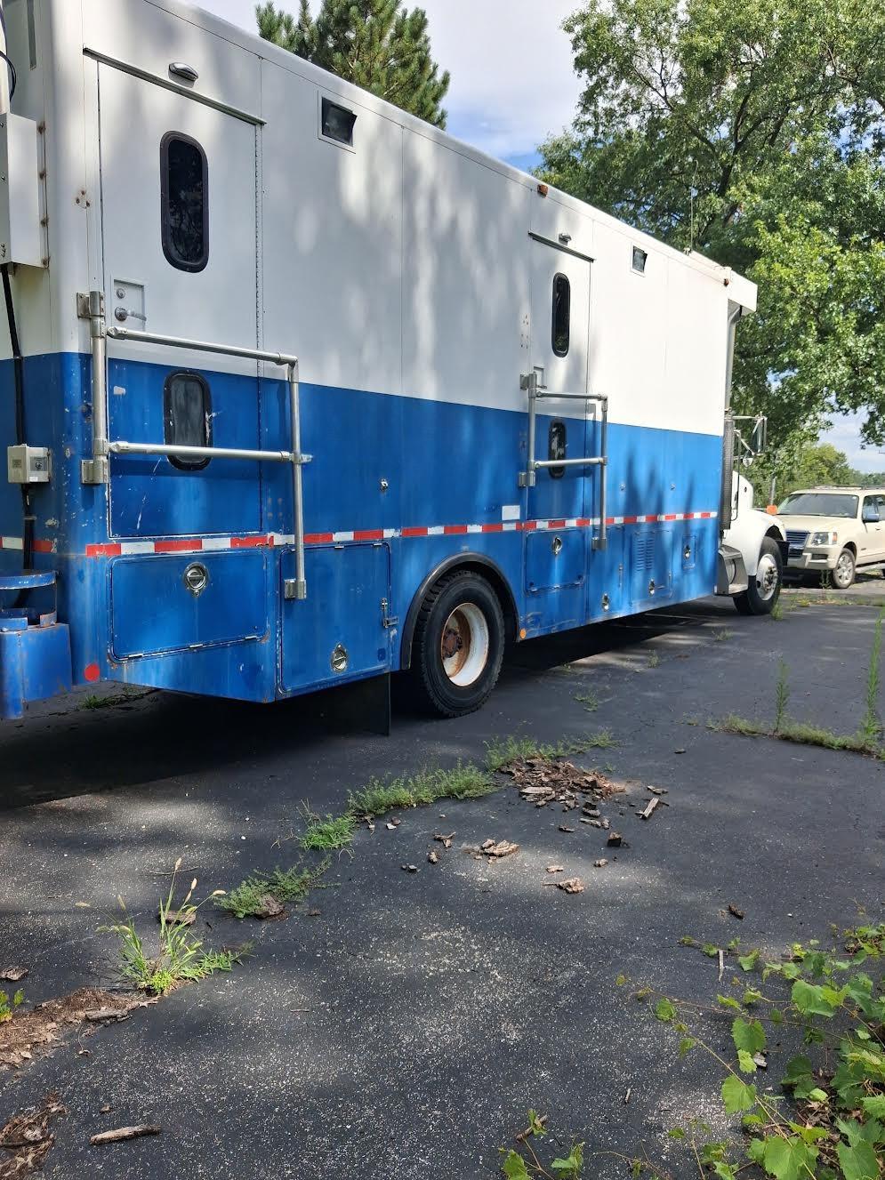 2001 Peterbilt 330 Data Van - image 4