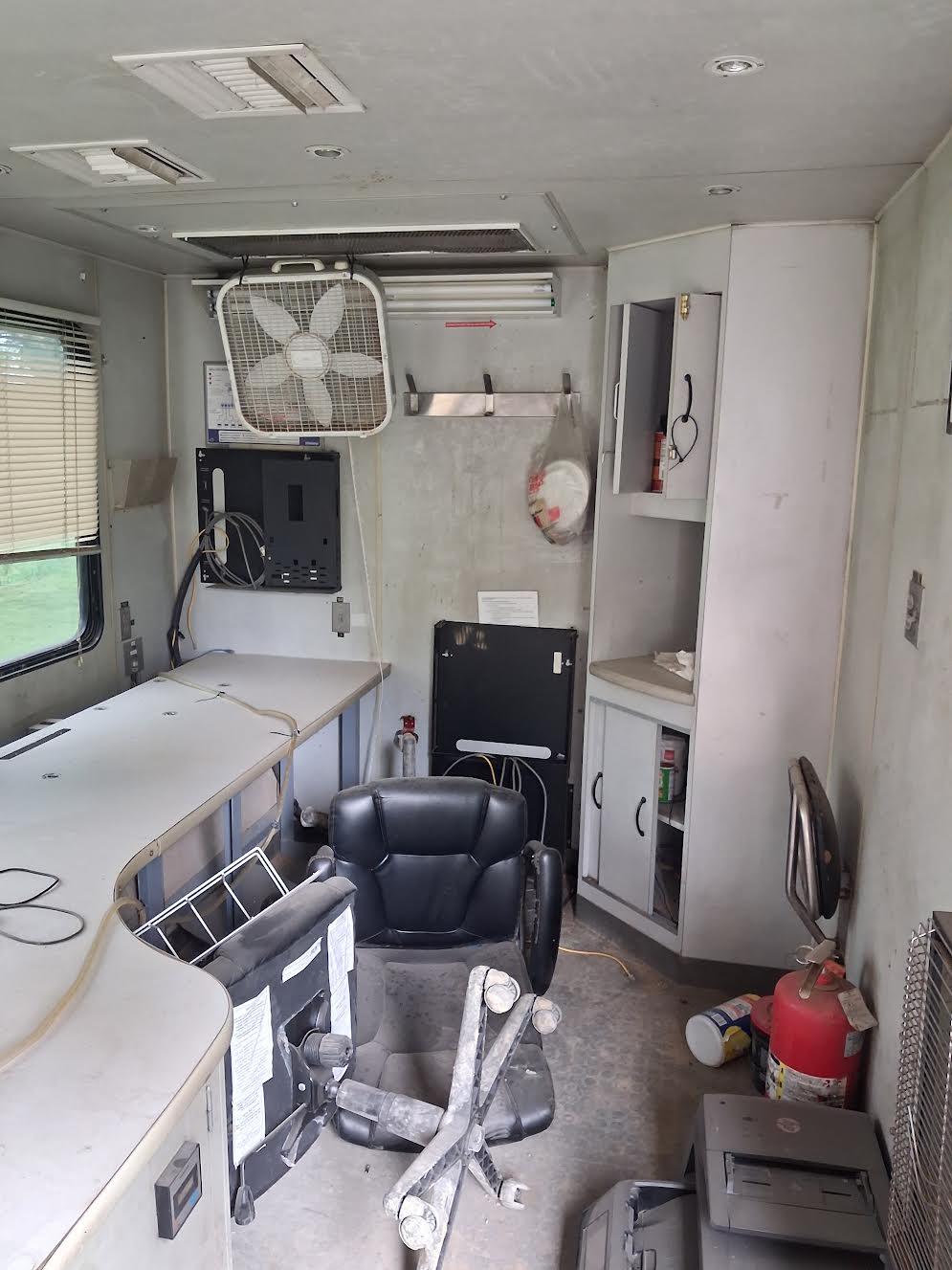 2001 Peterbilt 330 Data Van - image 7