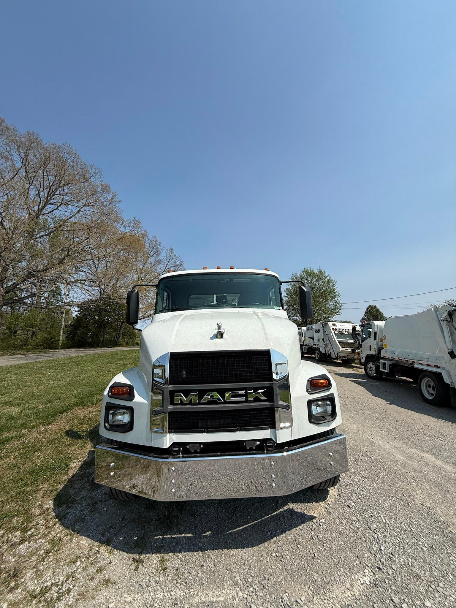 2023 Mack Pac-Mac Rear Loader - image 7