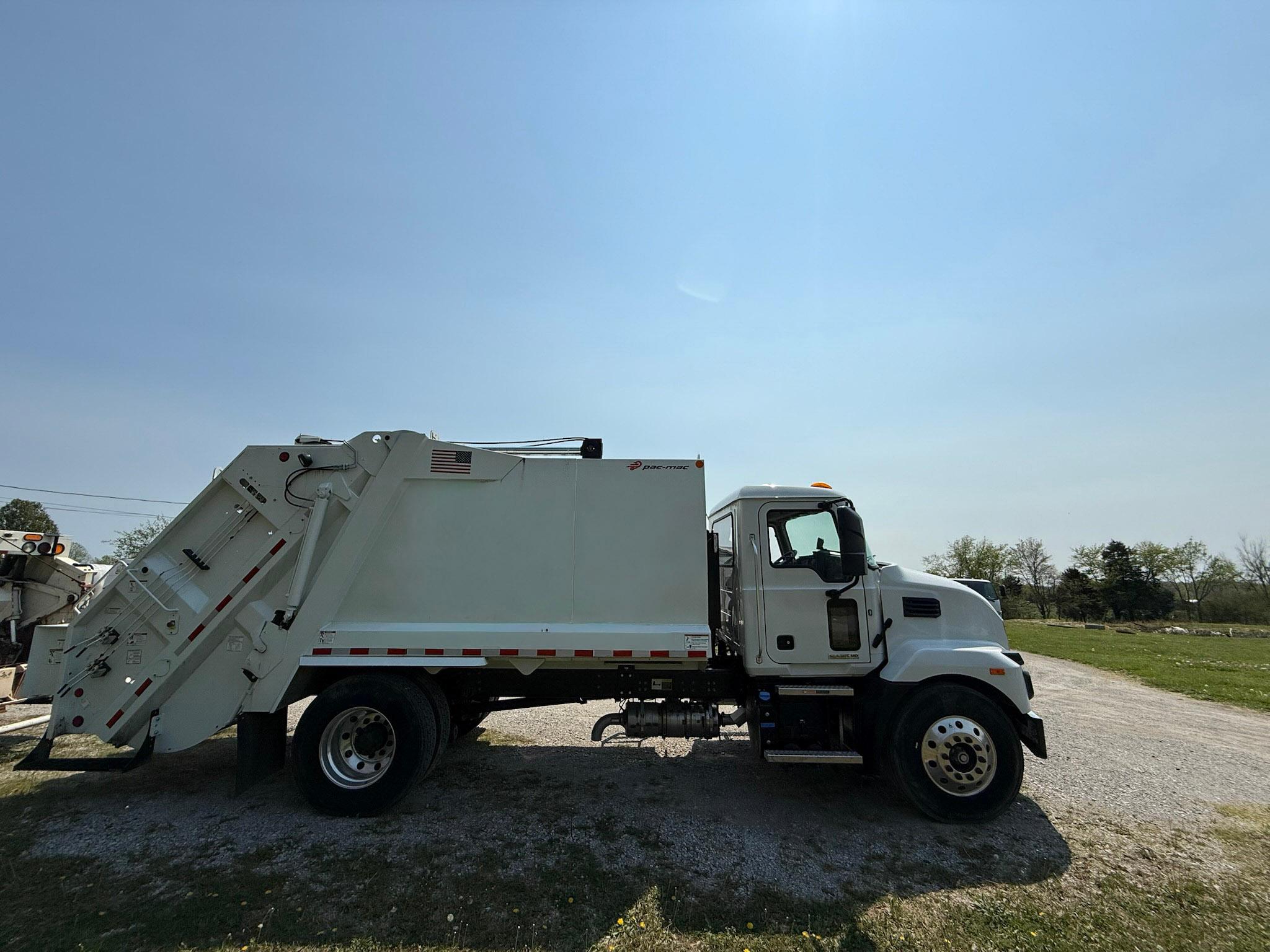 2023 Mack Pac-Mac Rear Loader - image 6