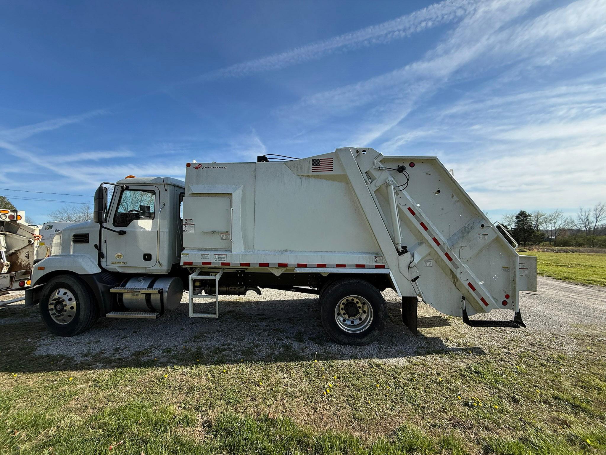 2023 Mack Pac-Mac Rear Loader - image 4