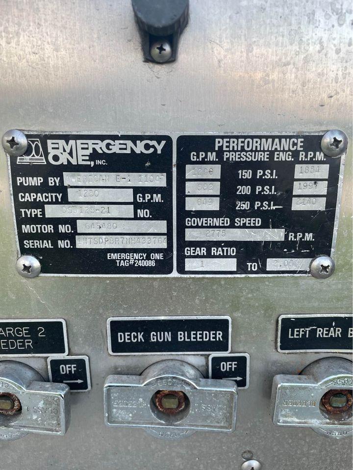 1992 International 4900 Pumper - image 3