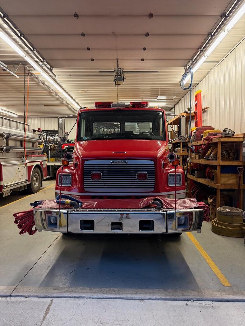 2001 Freightliner Pumper - image 2