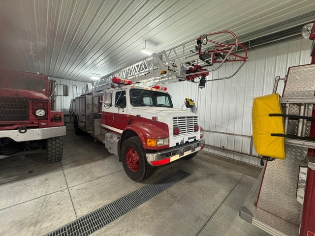 1994 International 4900 75' Smeal 