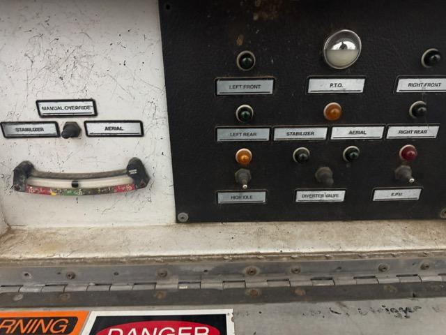 1994 International 4900 75' Smeal - image 27