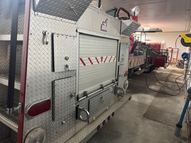 1994 International 4900 75' Smeal - image 35
