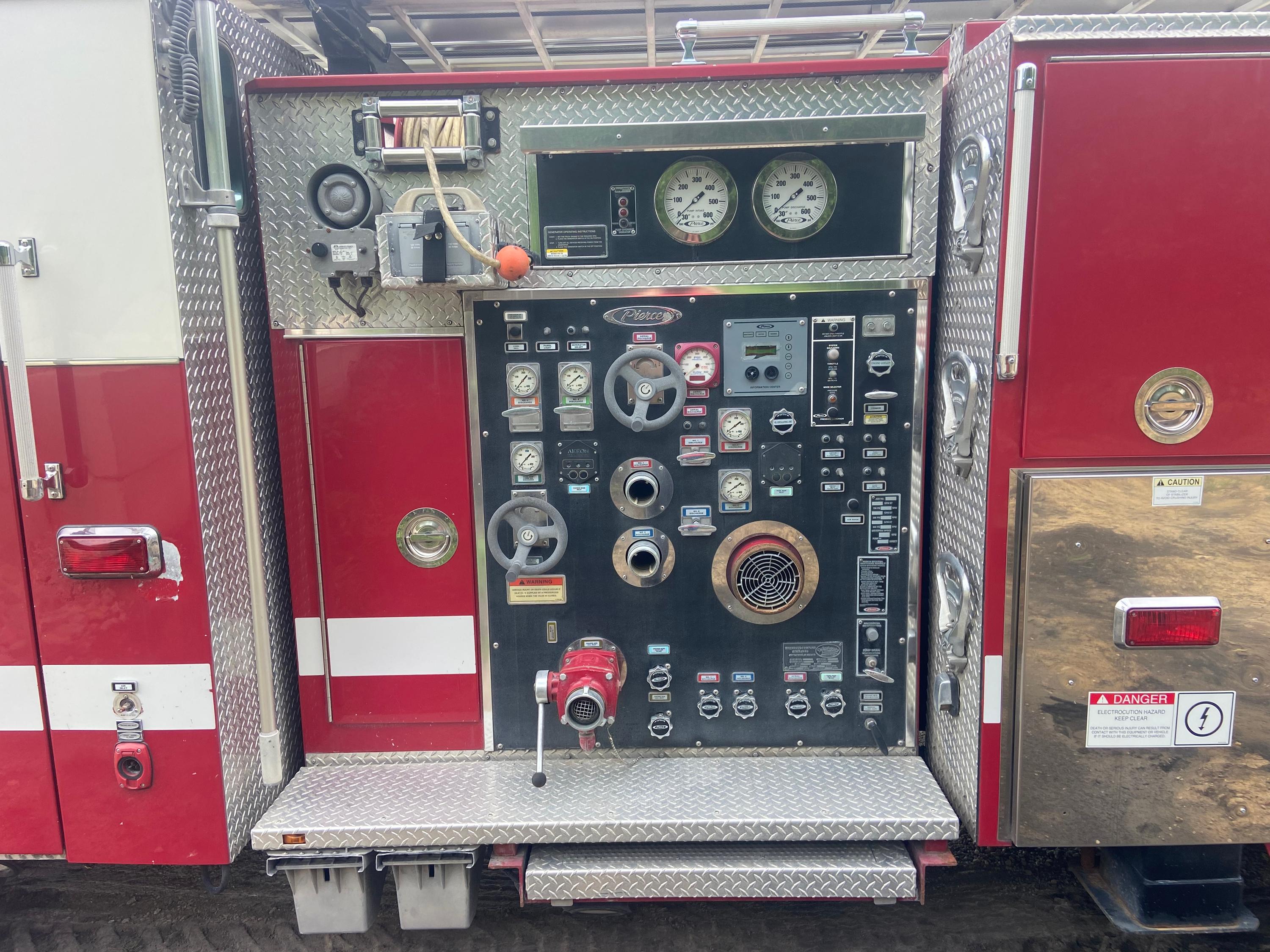 2000 Pierce Dash 100' Tower 2000/500 *CLEAN* - image 7