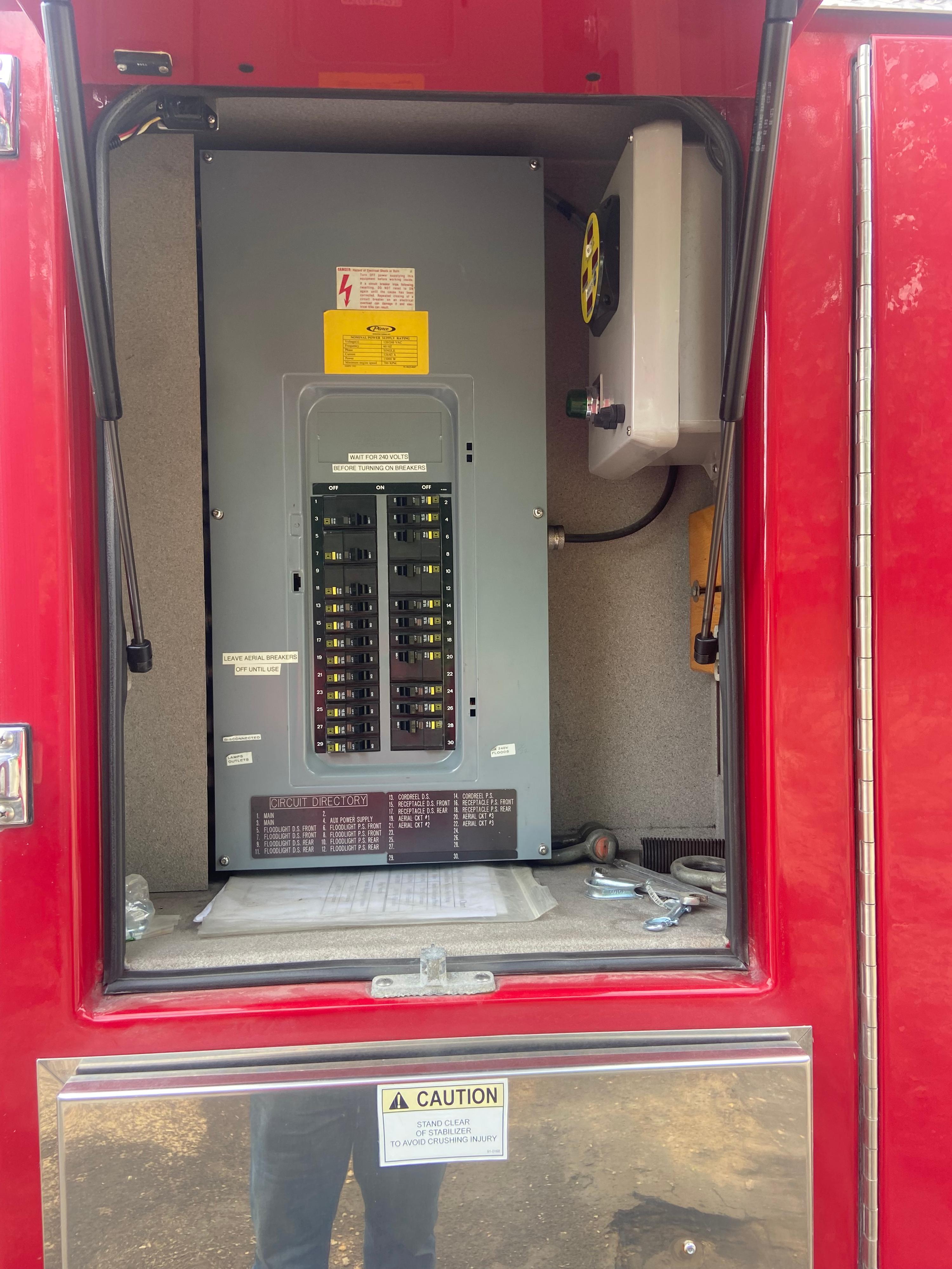 2000 Pierce Dash 100' Tower 2000/500 *CLEAN* - image 6