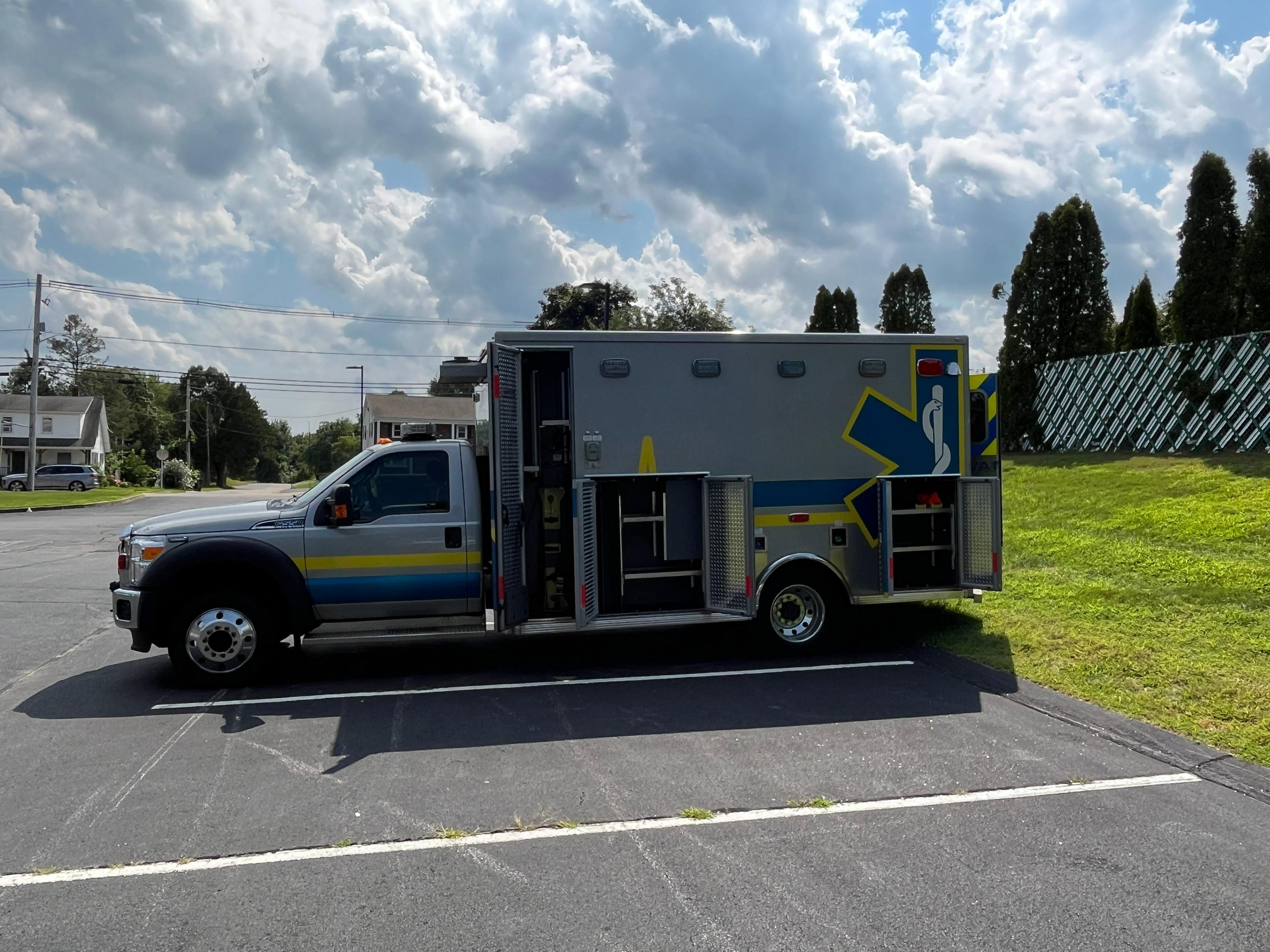 2015 Ford F550 4x4 Type I Ambulance - image 10