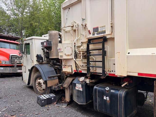 2011 Mack Heil Side Loader - image 3