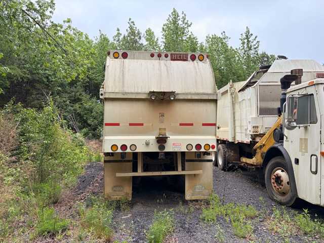 2011 Mack Heil Side Loader — photo 8