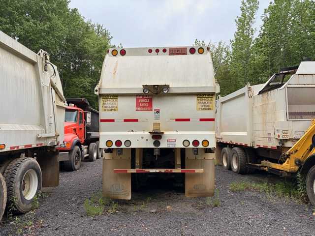 2011 Mack Heil Side Loader — photo 7