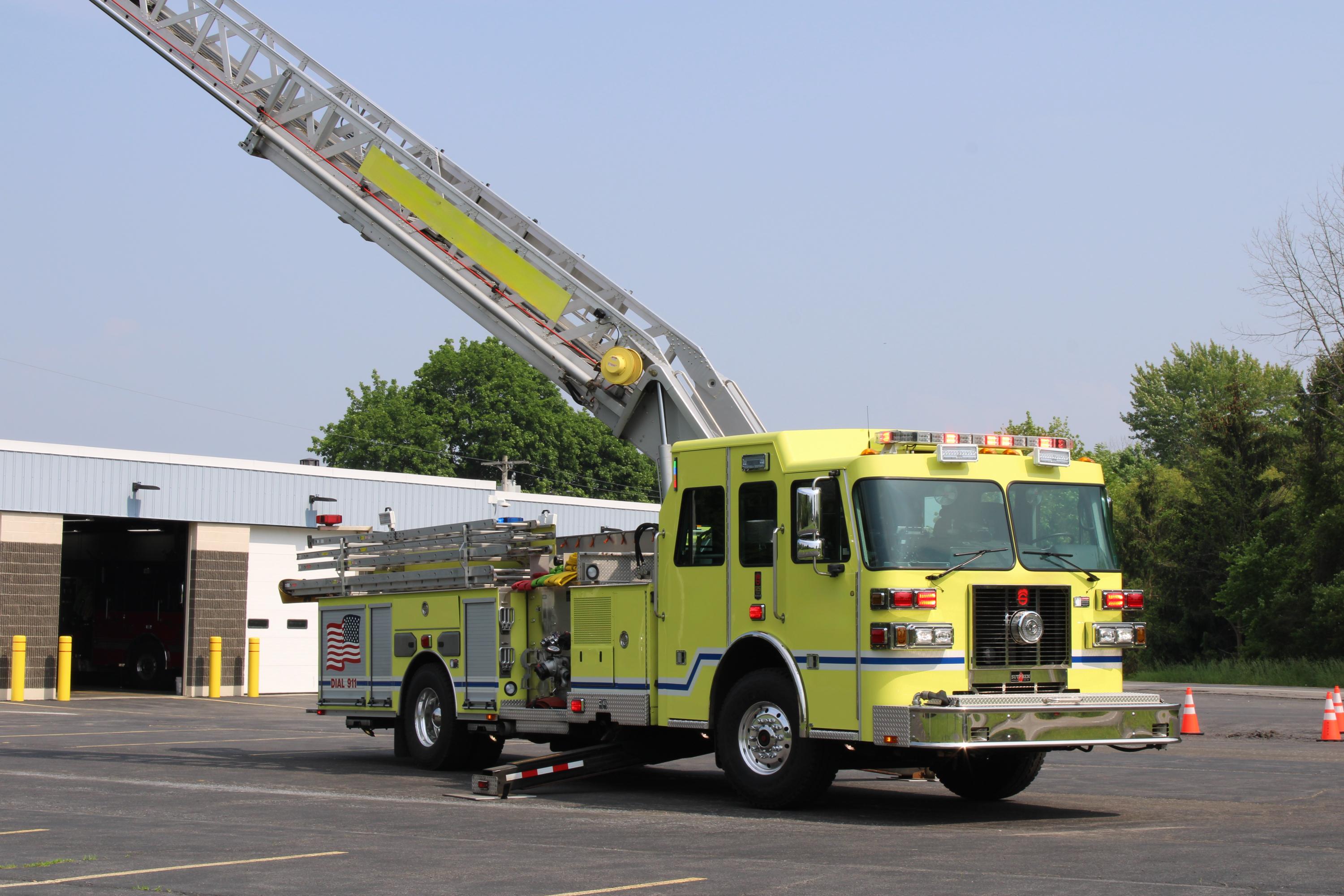 2015 Sutphen SL75 75' Quint - image 2