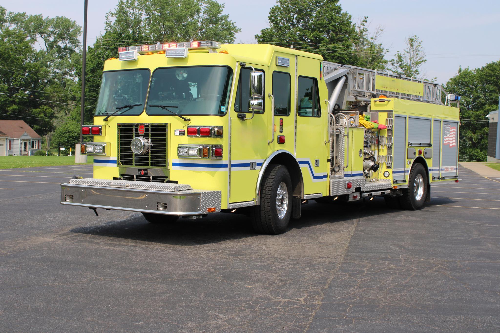 2015 Sutphen SL75 75' Quint - image 1