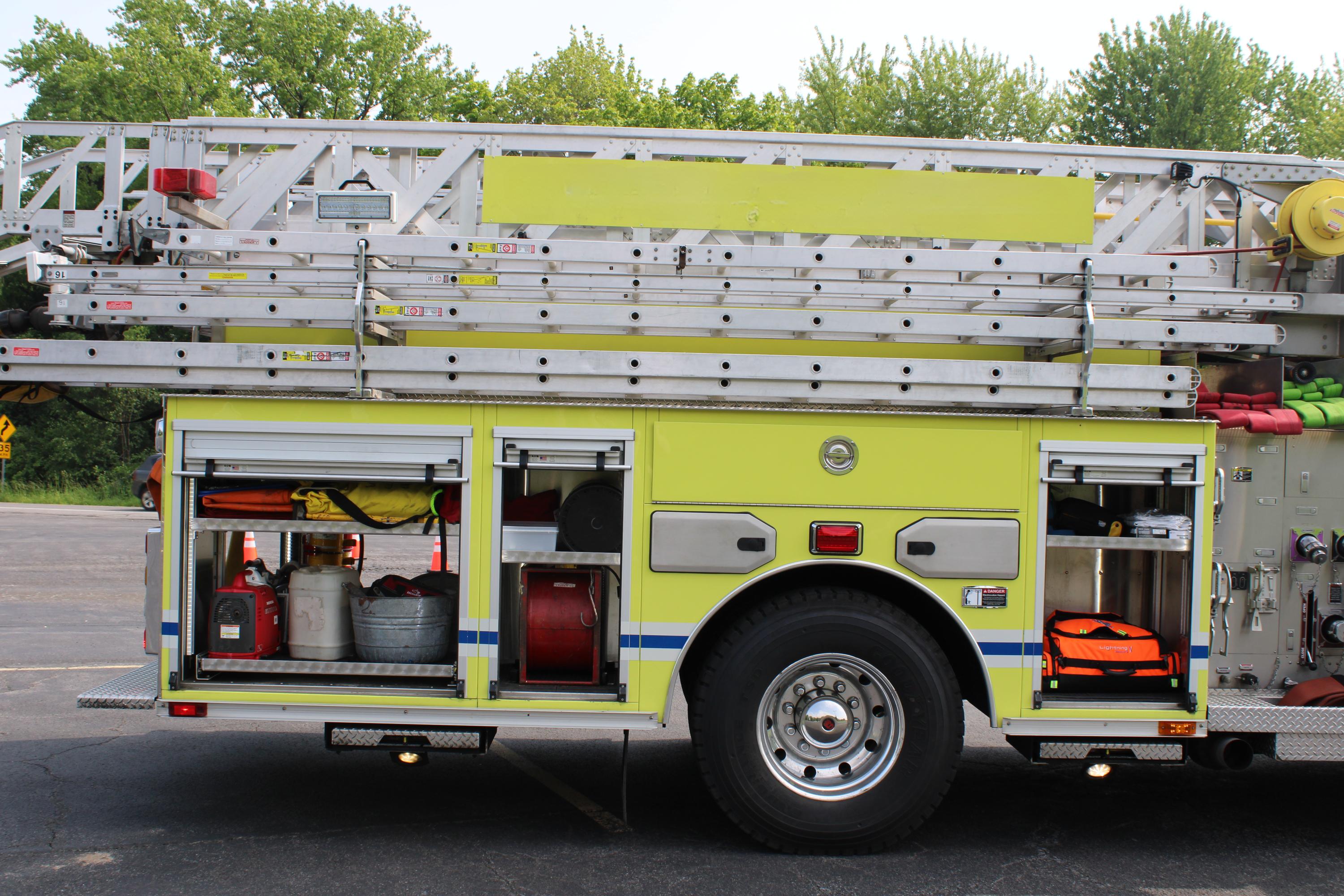 2015 Sutphen SL75 75' Quint - image 3