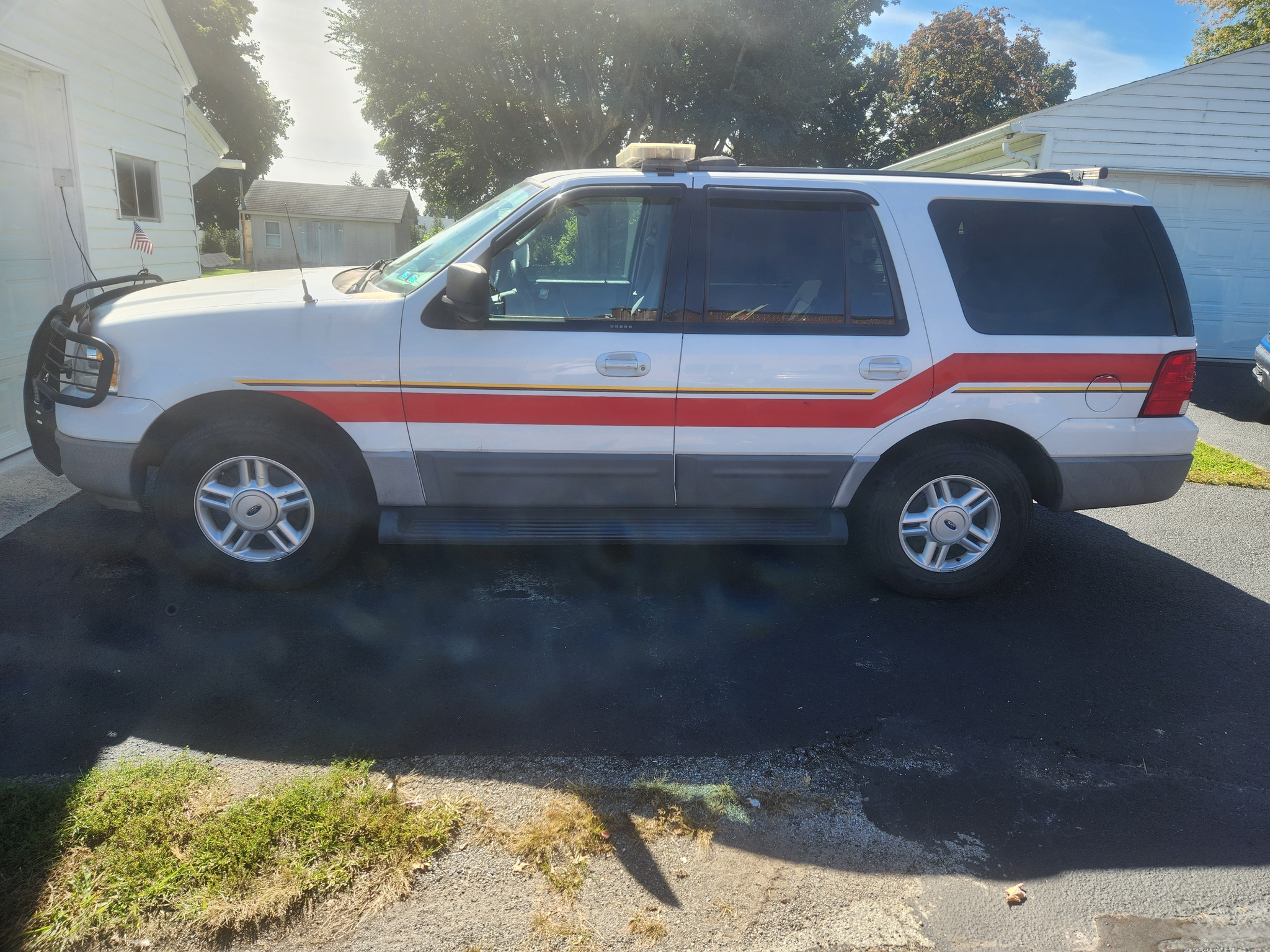 2003 Ford Expedition 4x4 Command Unit - image 4
