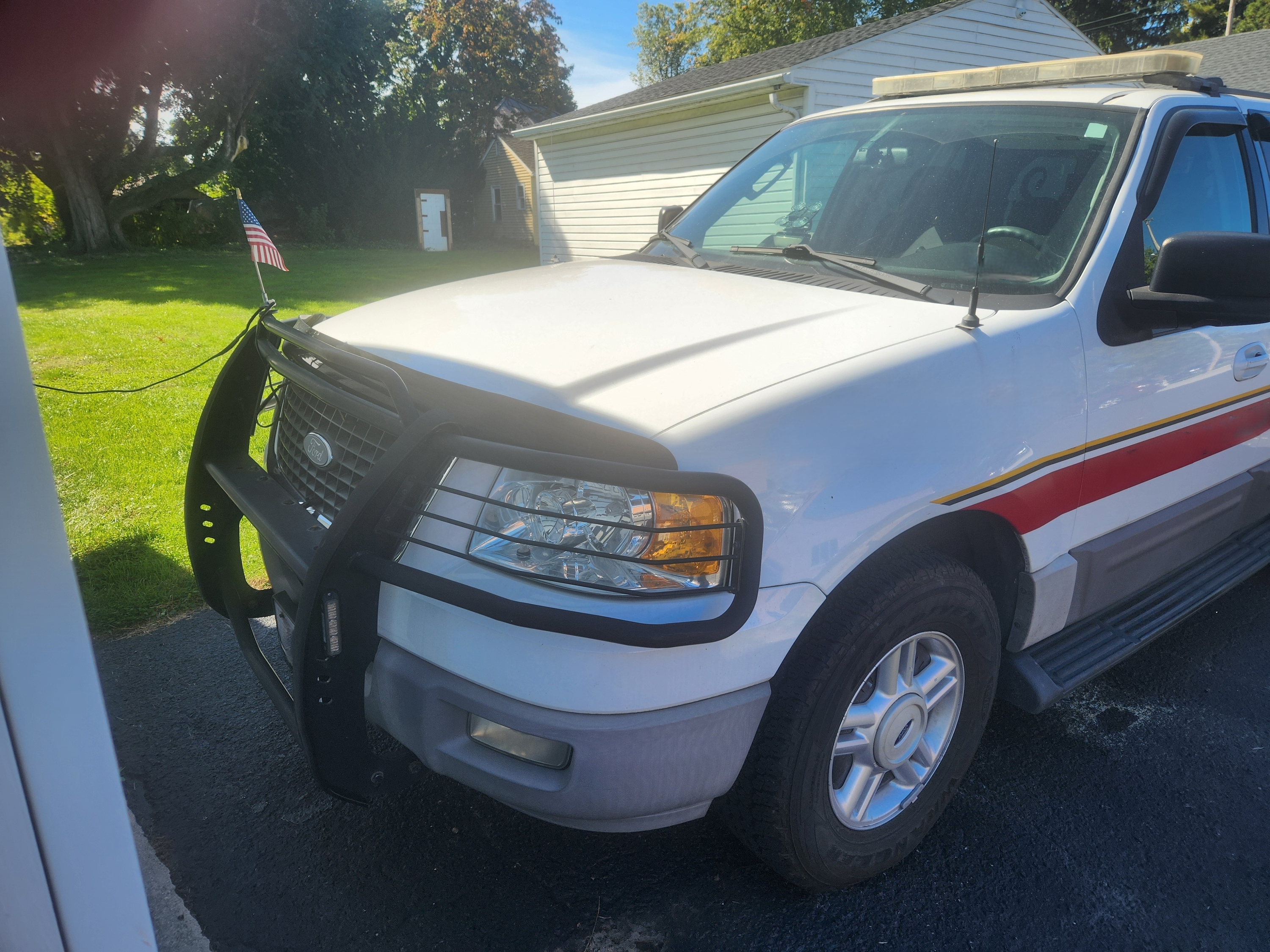2003 Ford Expedition 4x4 Command Unit - image 2