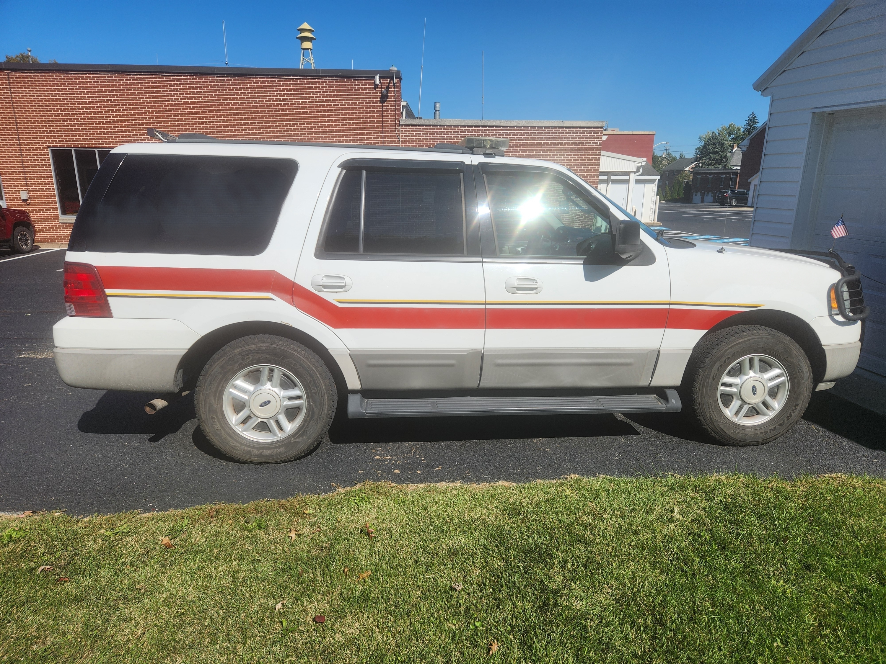 2003 Ford Expedition 4x4 Command Unit - image 3