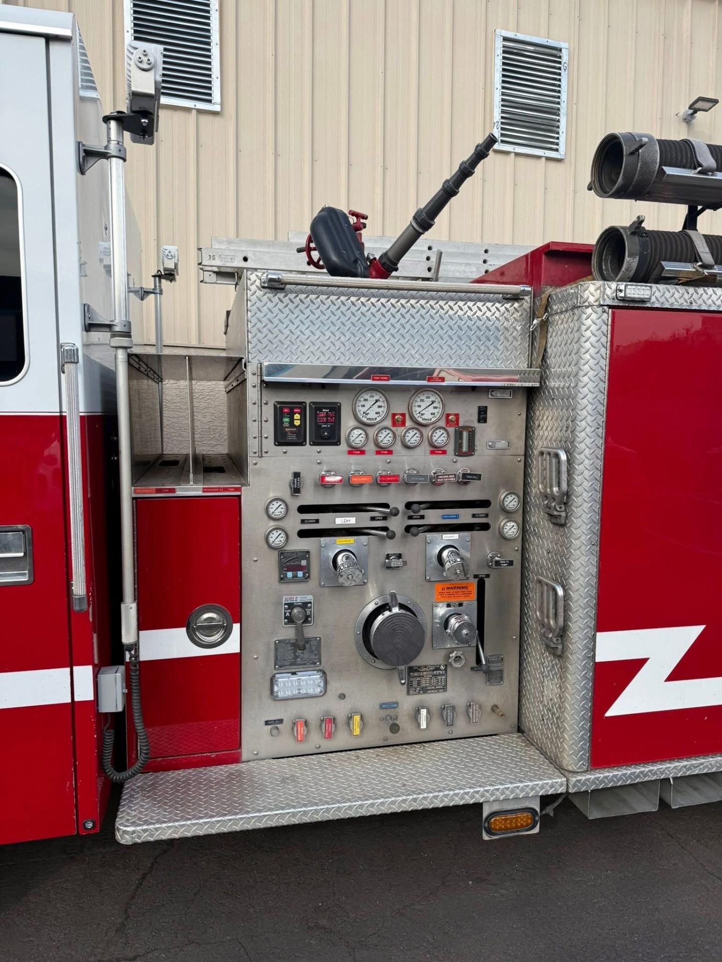 2001 KME Panther Pumper - image 6