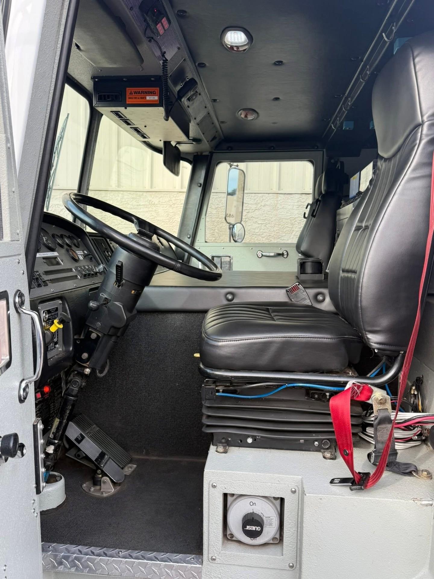 2001 KME Panther Pumper - image 14