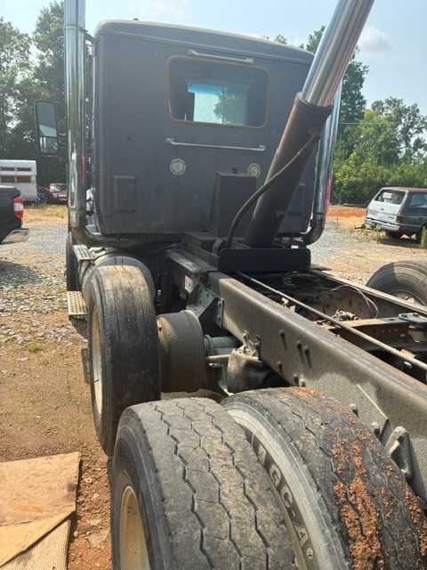 2019 Kenworth T680 Dump Truck — photo 5