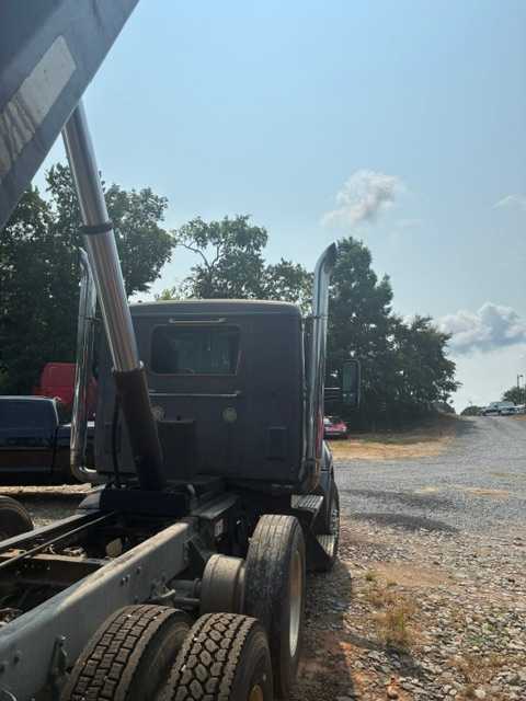 2019 Kenworth T680 Dump Truck — photo 7