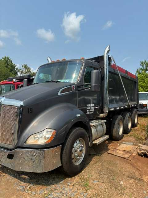 2019 Kenworth T680 Dump Truck — photo 3