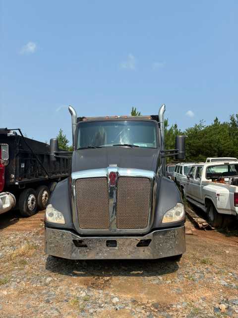 2019 Kenworth T680 Dump Truck — photo 2