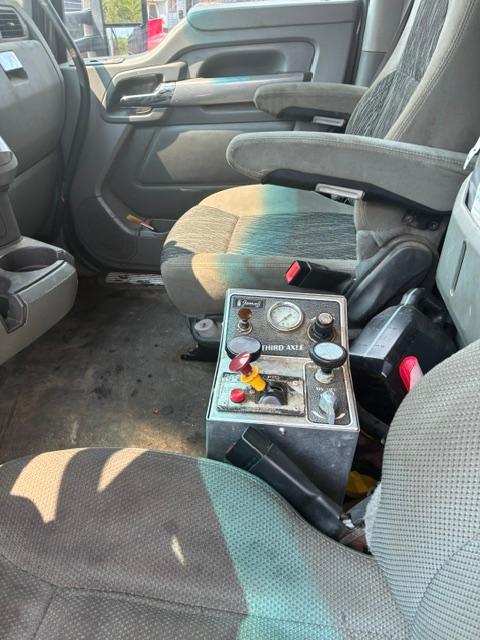 2019 Kenworth T680 Dump Truck - image 9