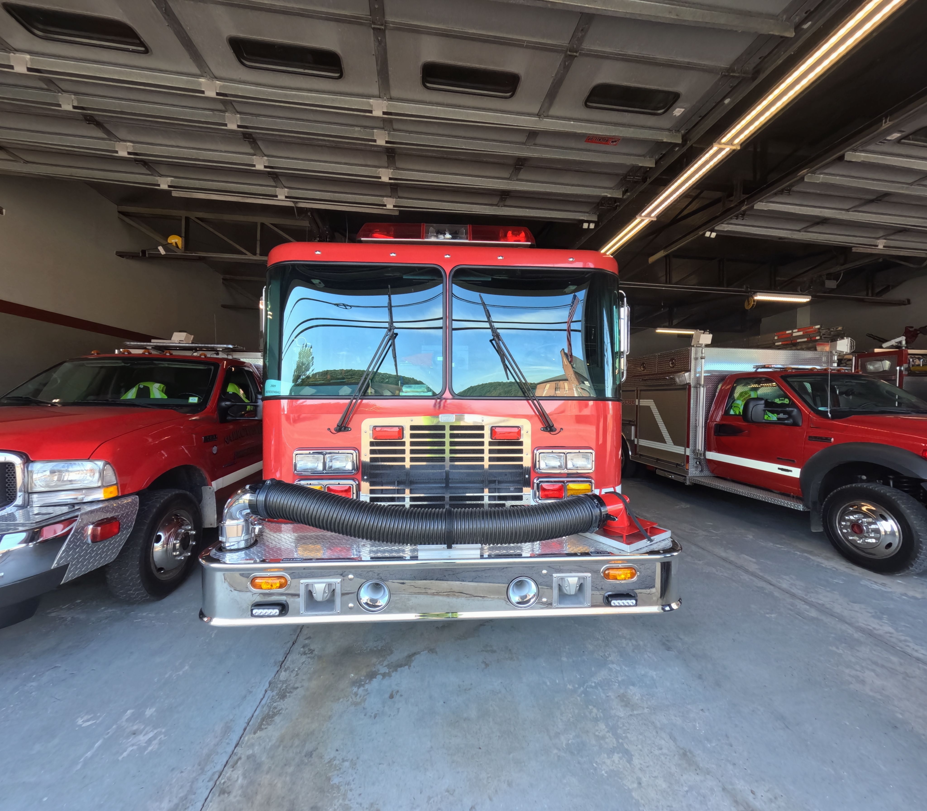 2009 Rosenbauer HME Pumper Tanker - image 3