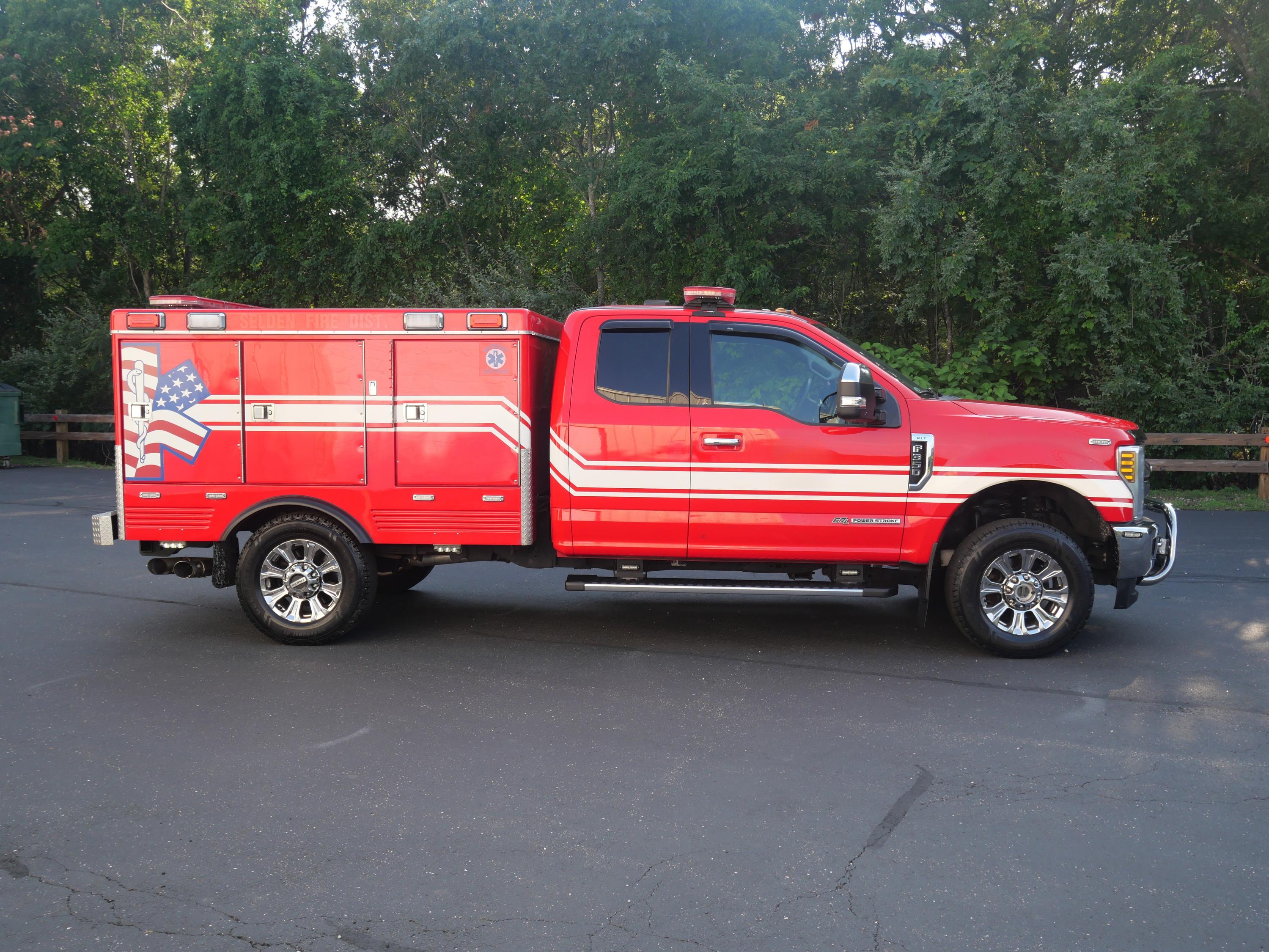 2019 Ford F350 4x4 Light Rescue - image 2