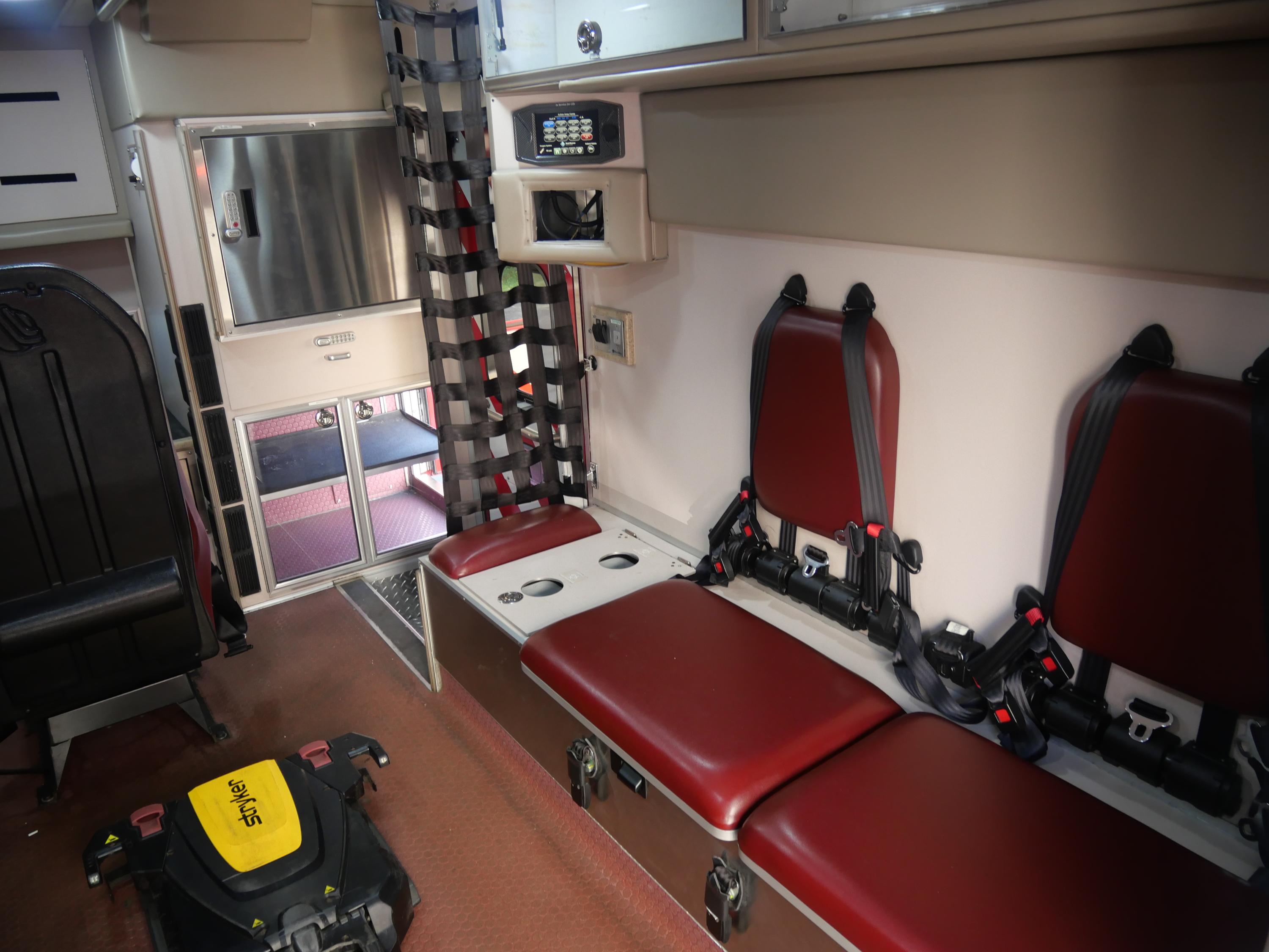 2017 Road Rescue Ford 4x4 Type I Ambulance - image 12