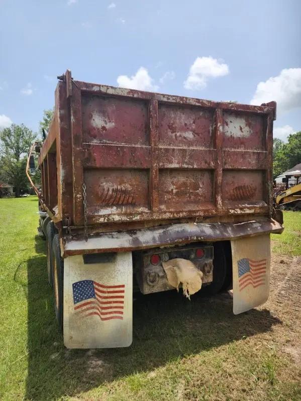 1992 International 9400 Dump Truck (Rebuilt Cummins Engine) - image 6