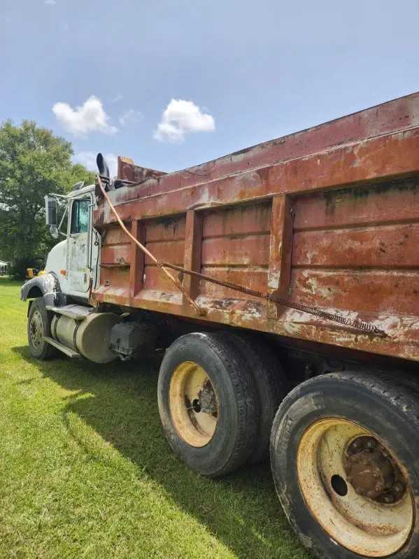 1992 International 9400 Dump Truck (Rebuilt Cummins Engine) — photo 4