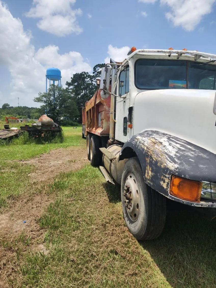 1992 International 9400 Dump Truck (Rebuilt Cummins Engine) - image 2