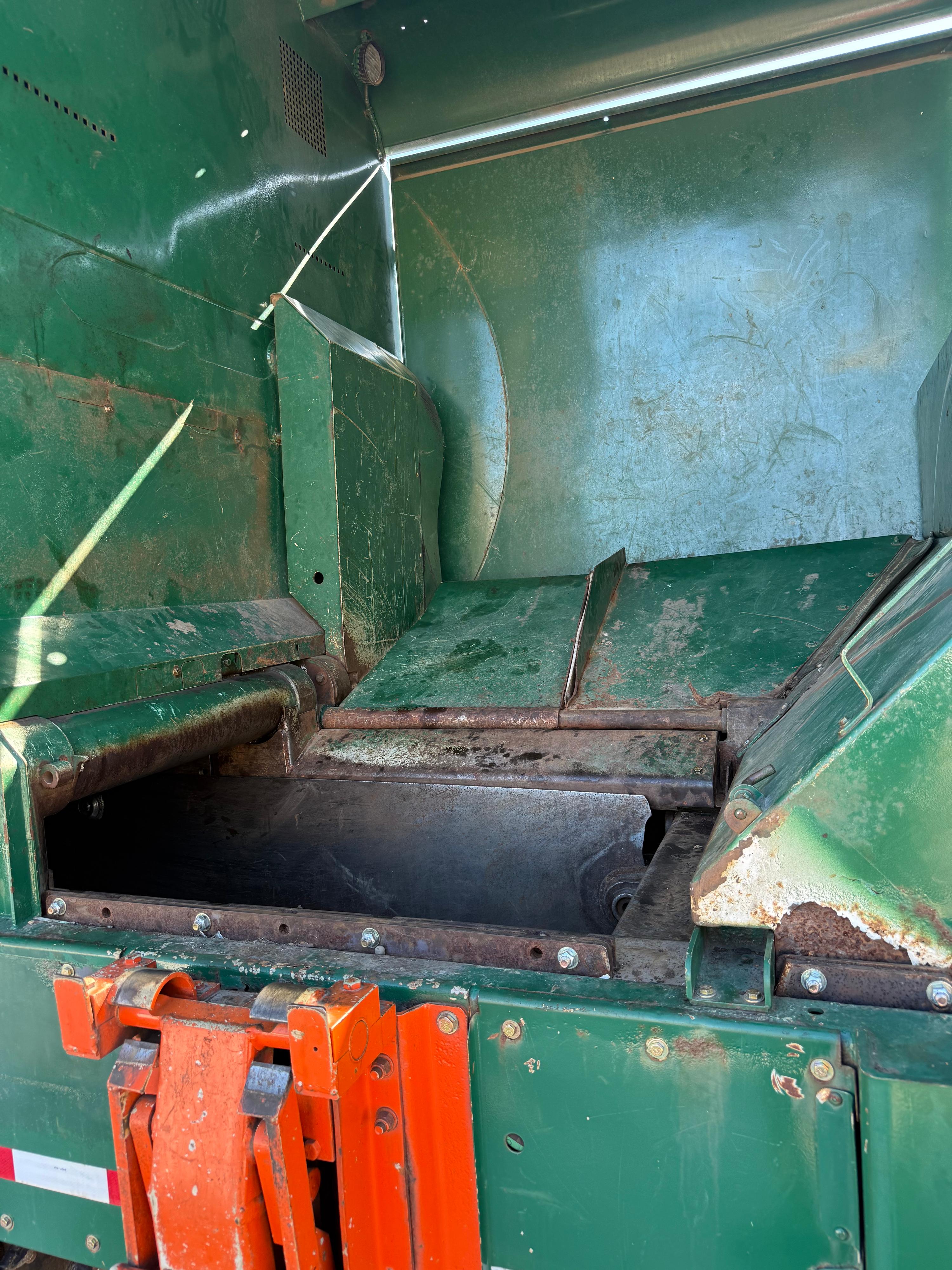 2008 Peterbilt Labrie Side Loader - image 6